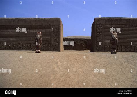 Ruins of Chan Chan Peru Stock Photo - Alamy