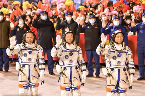 Taikonaut Shenzhou-15 akan lakukan spacewalk pertama mereka - Upah.co.id