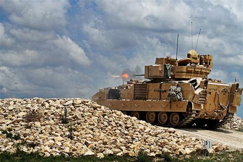 M2/M3 Bradley Fighting Vehicle | Military.com