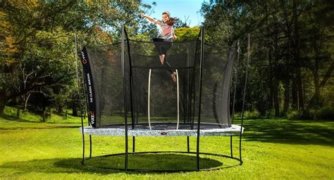 10 Trampoline Exercises for Beginners | Trampoline workout, Trampoline ...