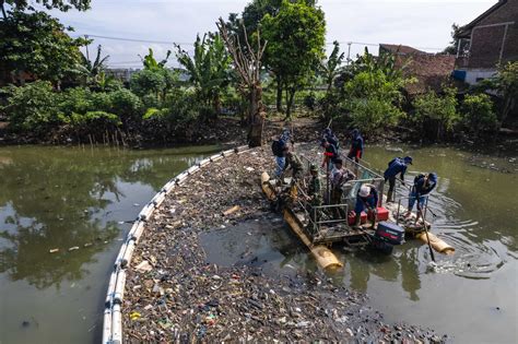 Official kick-off in Indonesia | River Cleanup