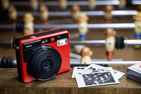 Leica Sofort Instant Film Camera in a New Red Finish, Just in Time for the Holydays - Exibart Street