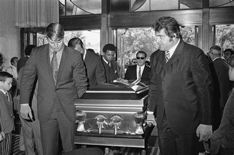 Gale Sayers carries Brian Piccolo casket in 1970 | | wdrb.com