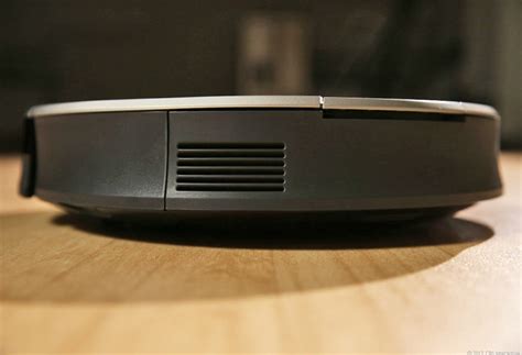 Unveiling the iRobot Roomba 880 (pictures) - CNET