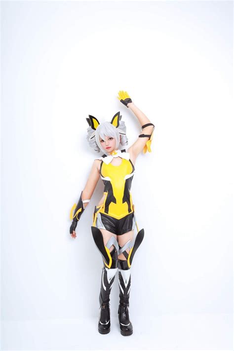 Chiêm ngưỡng bộ ảnh cosplay Bronya Zaychik trong Honkai Impact 3