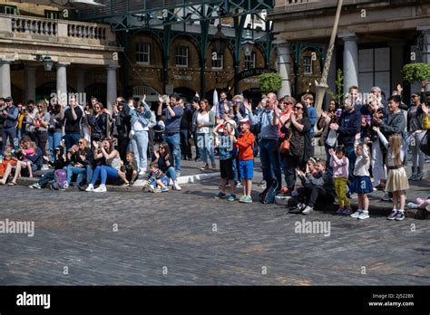 Street performers in Covent Garden, London Stock Photo - Alamy