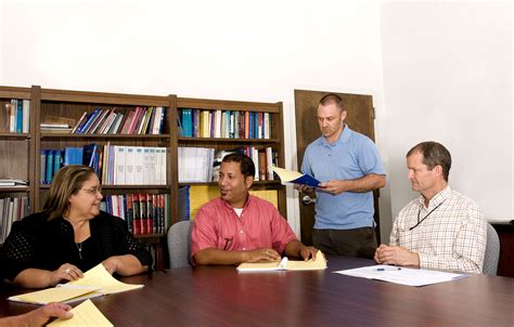 Free picture: workers, sitting, meeting, table, discussing