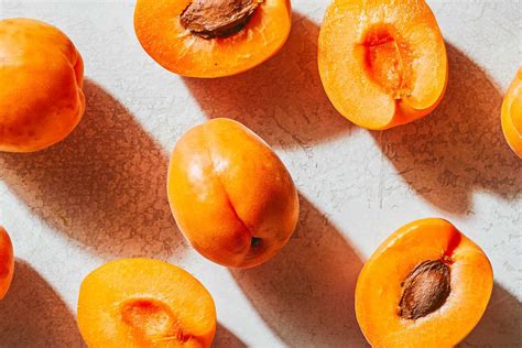 What's the Difference Between Peaches, Nectarines, and Apricots?