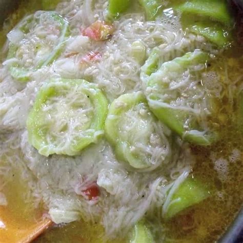 Filipino shrimp misua soup with patola: delicious misua recipe