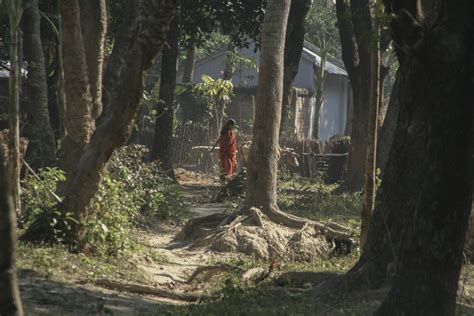 Life in India-Bangladesh Border | Mahesh Bhat is a documentary ...