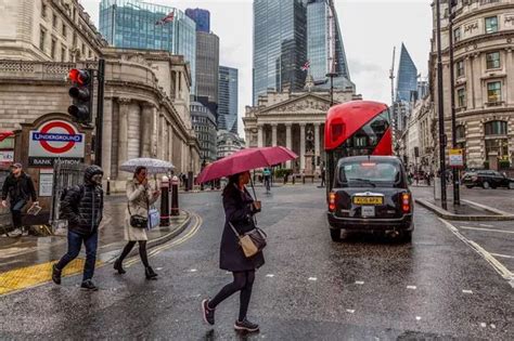 London weather: Met Office issues flood and heavy rain warning as city ...