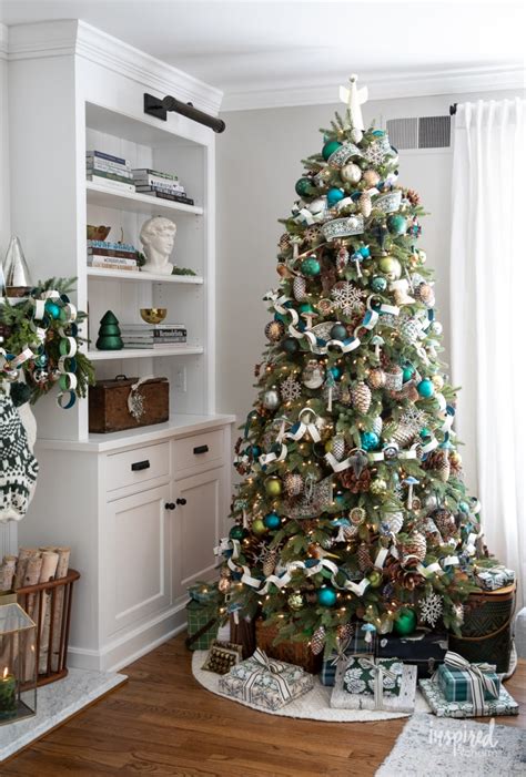 Nature-Inspired Christmas Tree with Handmade Decorations