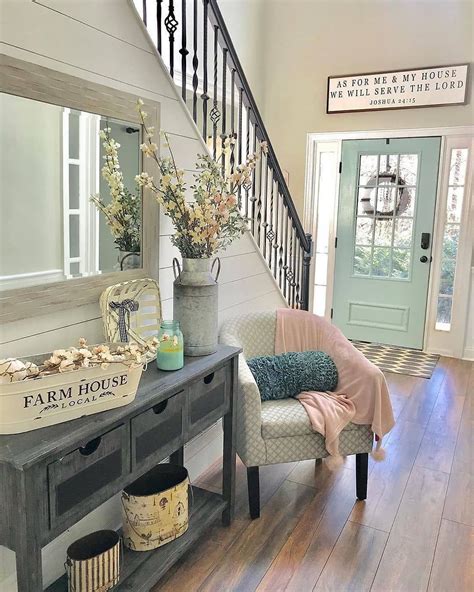 Farmhouse Charm 🏡 on Instagram: “Okay this is the CUTEST entryway we've ...