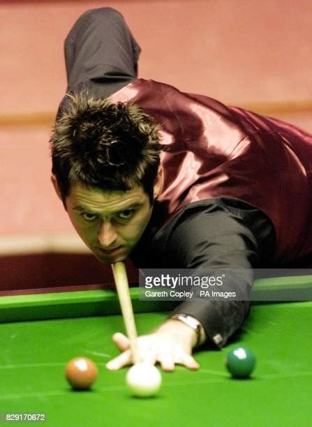 297 Ronnie Osullivan Stephen Hendry Photos & High Res Pictures - Getty ...