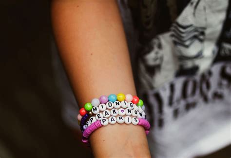 How to make and trade Taylor Swift friendship bracelets - Los Angeles Times