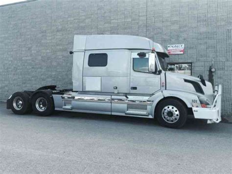 Volvo VNL 730 (2012) : Sleeper Semi Trucks