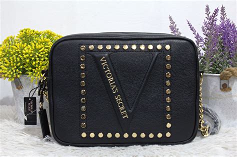 VICTORIA’S SECRET CROSSBODY BAG BLACK WITH V | BrigettesPH