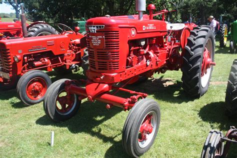 Farmall M - Tractor & Construction Plant Wiki - The classic vehicle and ...