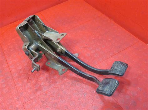 91-96 Jeep Cherokee XJ Brake Clutch Pedal Assembly Manual 5-Speed Pedals 0852 – Importapart