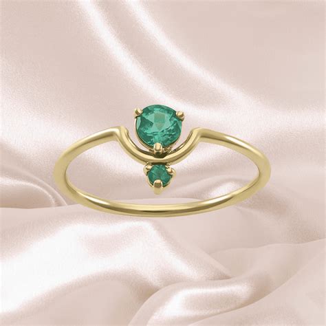 Emerald Engagement Rings: The Complete Guide