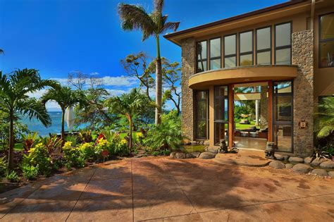 35 Stunning Picture Of Tropical Home Design | Hawaii beach house, Beach house exterior