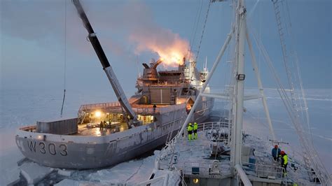 Arctic Ship Breaks Free of Ice for Historic Expedition