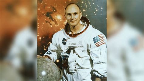 Famed Apollo 13 astronaut Ken Mattingly dies at 87 | LiveNOW from FOX