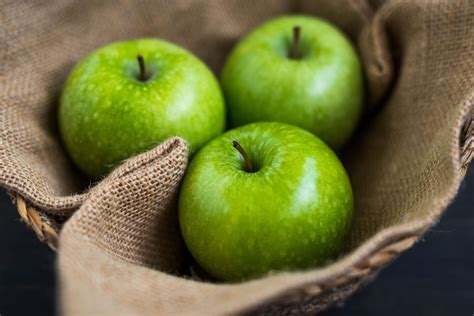 Types Of Sour Green Apples 🍏 A-to-Z | Photos - Butter N Thyme