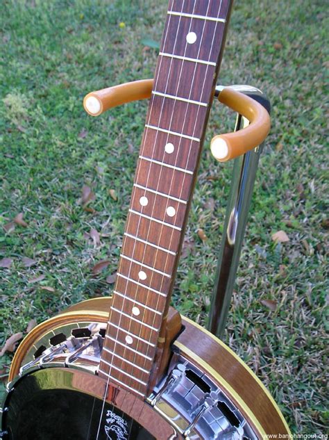 Saga 'Archtop' Banjo with Case - Used Banjo For Sale at BanjoBuyer.com