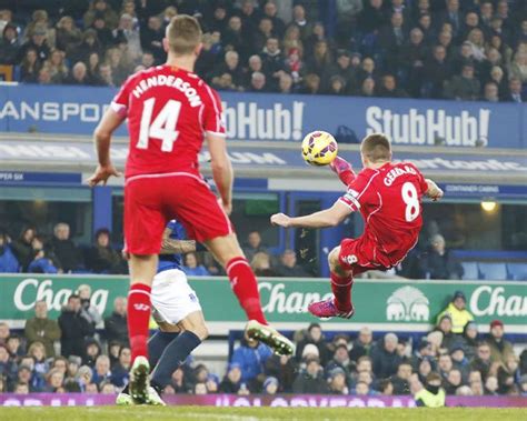 PHOTOS: Gerrard's Everton rivalry ends in goalless stalemate - Rediff ...