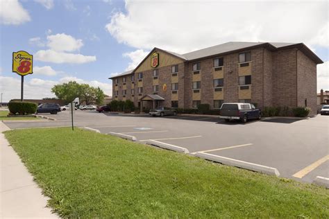 Super 8 by Wyndham Bridgeview/Chicago Area | Bridgeview, IL Hotels