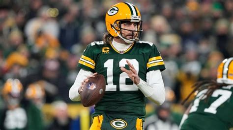 Packers QB Aaron Rodgers earns 4th MVP award, 2nd in a row | CBC Sports