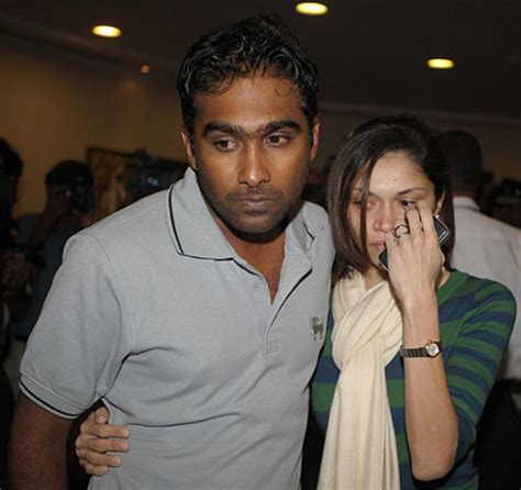 Mahela Jayawardene and his wife Christina leave the airport ...