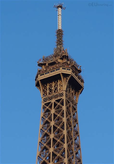 HD Photo Of The Eiffel Tower Top Section And Viewing Platform- Page 12