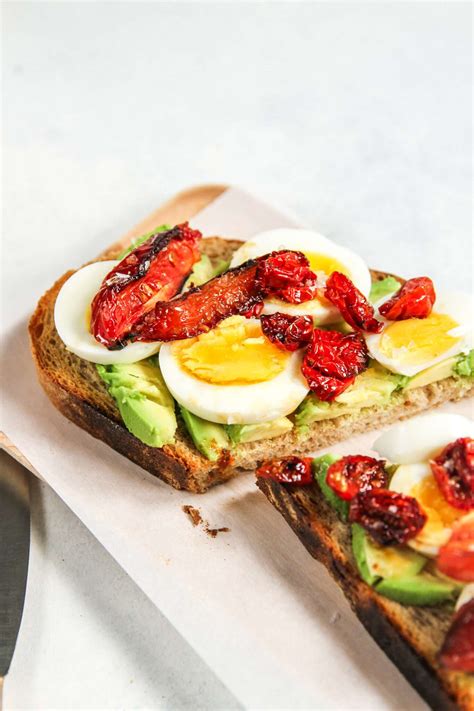 Avocado Toast with Hard-Boiled Eggs and Roasted Tomatoes - Sweetphi
