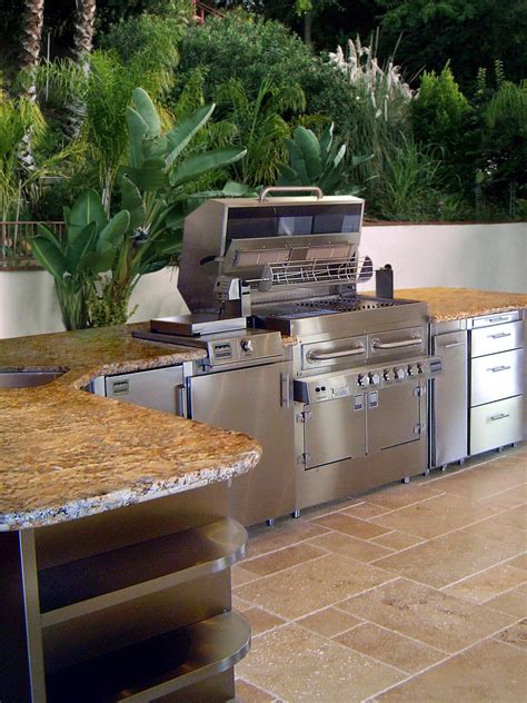 Outdoor Kitchens: 10 Tips for Better Design | HGTV