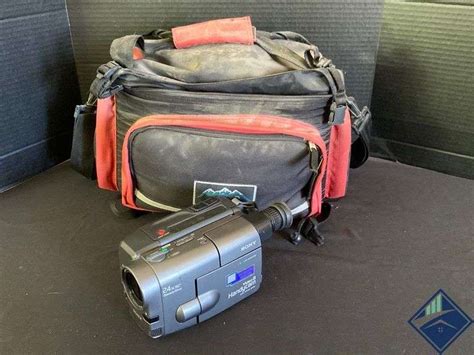 Sony Video 8 Handycam CCD-TRV40 NTSC w/ Case - Estate Details