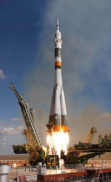 Rocket launch rocket take-off Free stock photos in JPEG (.jpg) 2592x4235 format for free ...