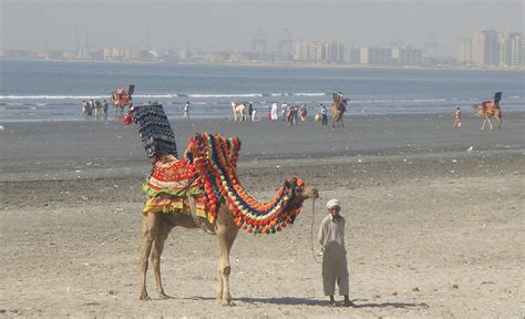 KARACHI-The city of lights: Karachi beaches