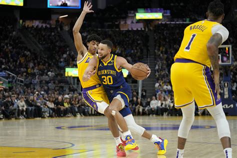 NBA highlights on Feb. 22: Lakers fail to stop Stephen Curry - CGTN