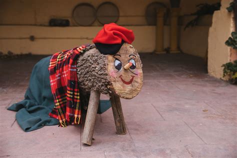 The History of Caga Tió, Catalonia's Weirdest Christmas Tradition