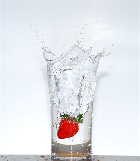 File:Strawberry splash.jpg - Wikipedia