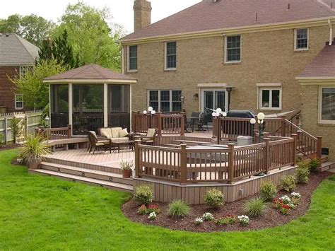 15 Landscaping Ideas to Transform the Area Around Your Deck