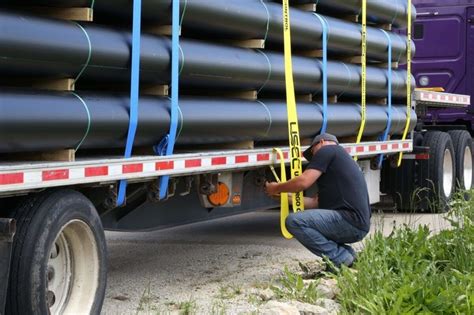What Do You Need To Know About Flatbed Trucking?