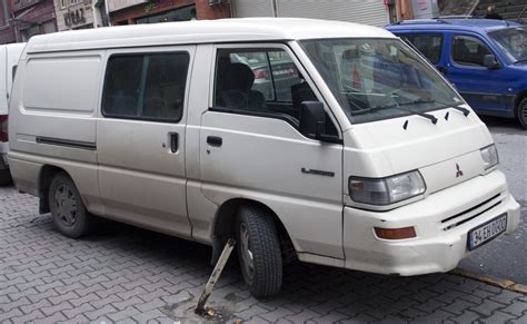 File:Mitsubishi L300 Van, late LWB model.jpg - Wikimedia Commons