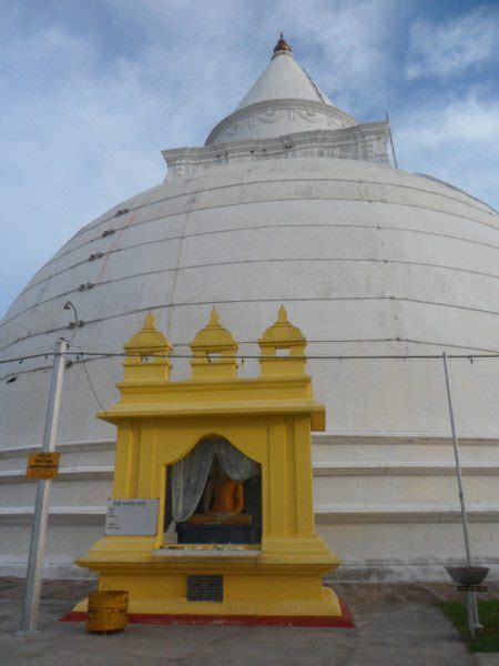 Tissamaharama Temple and Kataragama Temple, Sri Lanka: Just 2 of The ...