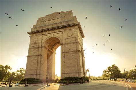 India Gate - The Searing War Memorial Of Delhi - Arco Unico