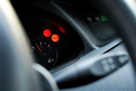 What You Should Know About the Oil Warning Lights - Accurate Auto Attention