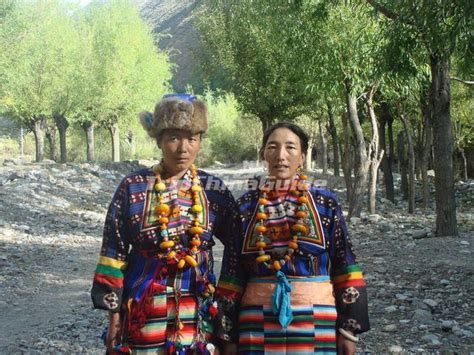 Tibetan Ethnic Clothing - Tibetan Ethnic Group Photos