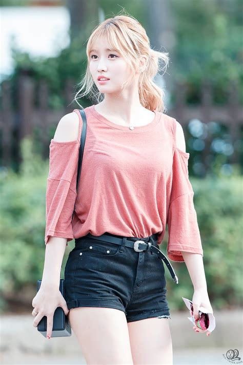 10+ Times TWICE Momo's Casual Fashion Was A Perfect Fit For Summer Weather - Koreaboo